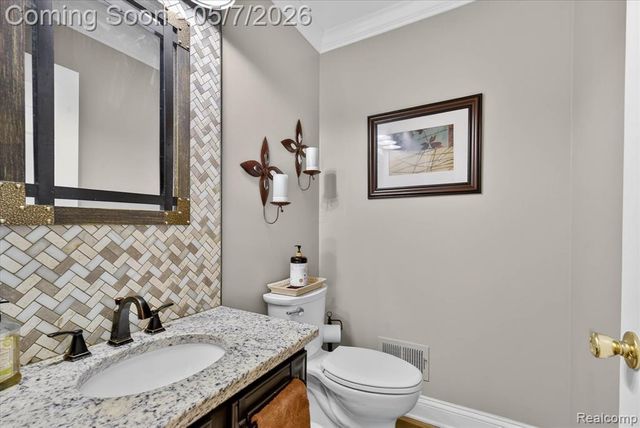 27073 Hawthorne Boulevard, Flat Rock, MI 48134