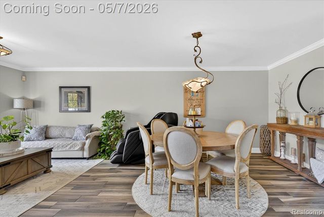 27073 Hawthorne Boulevard, Flat Rock, MI 48134