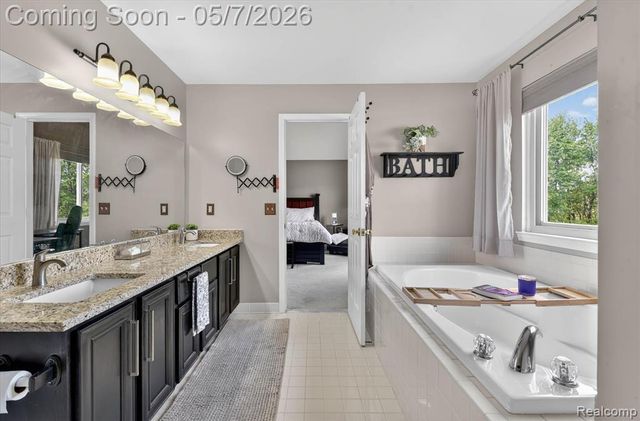 27073 Hawthorne Boulevard, Flat Rock, MI 48134