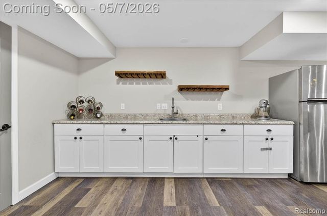 27073 Hawthorne Boulevard, Flat Rock, MI 48134
