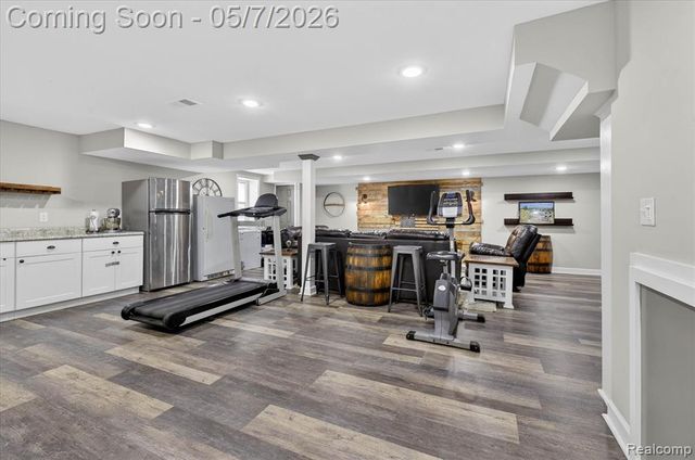 27073 Hawthorne Boulevard, Flat Rock, MI 48134
