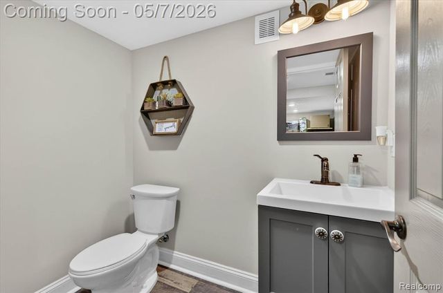 27073 Hawthorne Boulevard, Flat Rock, MI 48134