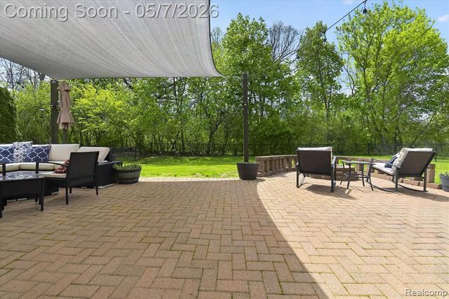 27073 Hawthorne Boulevard, Flat Rock, MI 48134