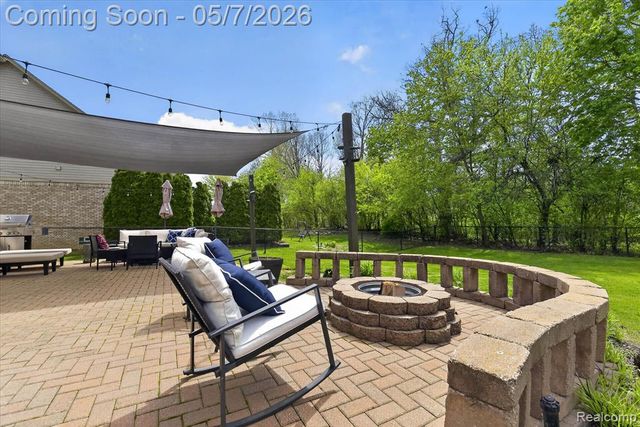 27073 Hawthorne Boulevard, Flat Rock, MI 48134