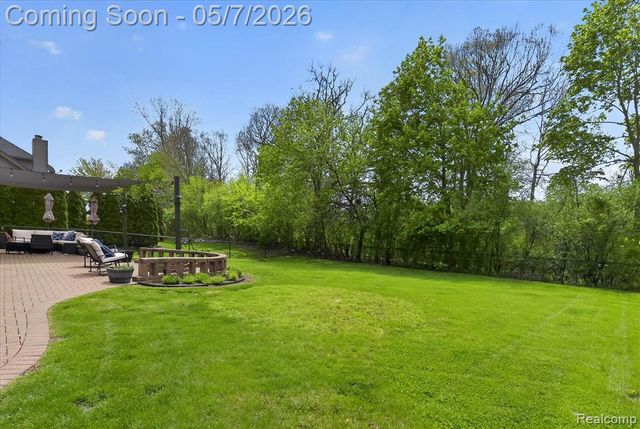 27073 Hawthorne Boulevard, Flat Rock, MI 48134