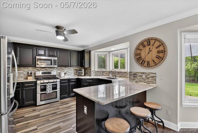 27073 Hawthorne Boulevard, Flat Rock, MI 48134
