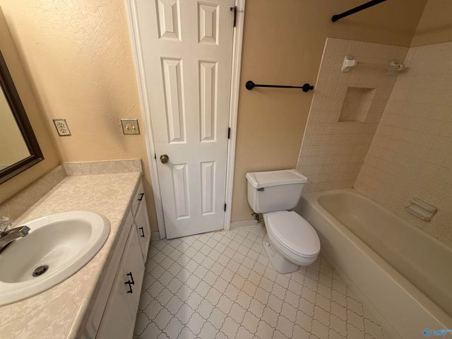 2083 SW Woodlawn Drive 2083, Huntsville, AL 35802
