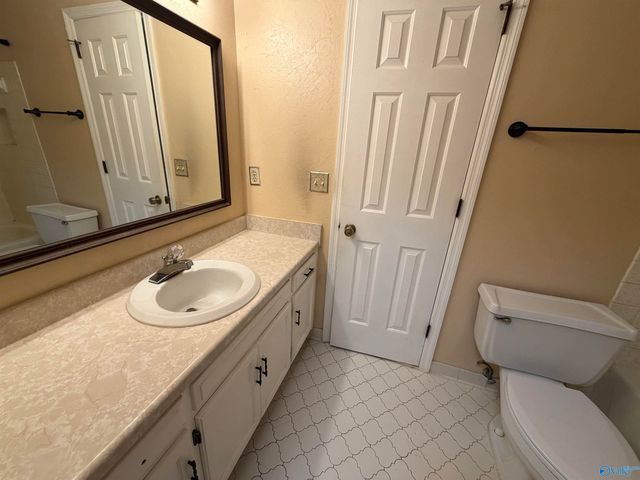 2083 SW Woodlawn Drive 2083, Huntsville, AL 35802