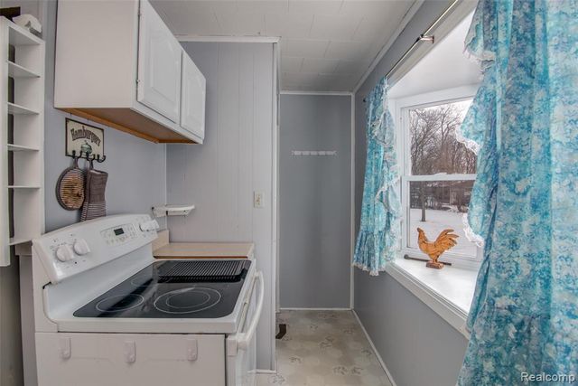 2274 N Center Road, Burton, MI 48509