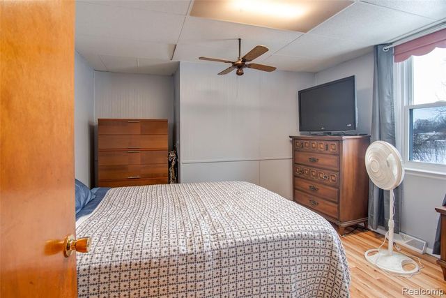 2274 N Center Road, Burton, MI 48509