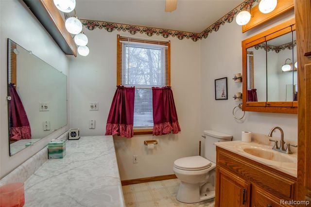 2274 N Center Road, Burton, MI 48509