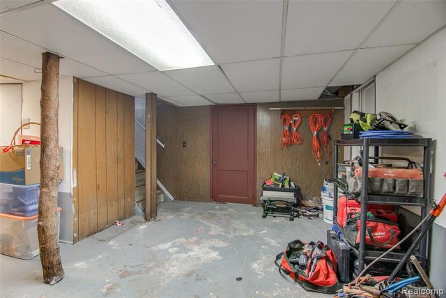 2274 N Center Road, Burton, MI 48509