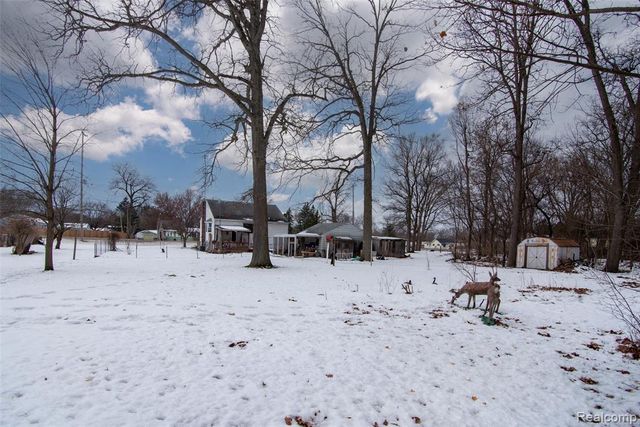 2274 N Center Road, Burton, MI 48509