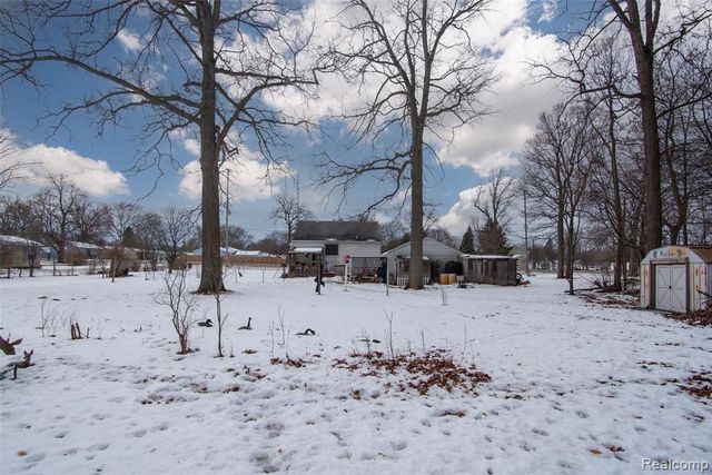 2274 N Center Road, Burton, MI 48509