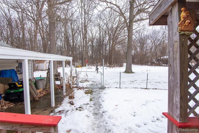 2274 N Center Road, Burton, MI 48509