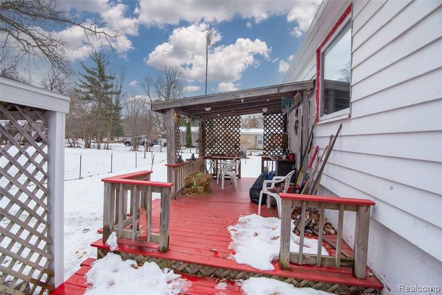 2274 N Center Road, Burton, MI 48509