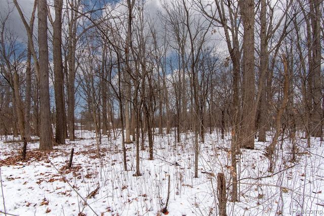 2274 N Center Road, Burton, MI 48509