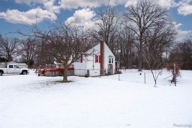 2274 N Center Road, Burton, MI 48509