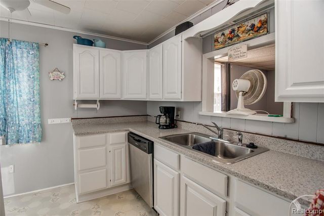 2274 N Center Road, Burton, MI 48509