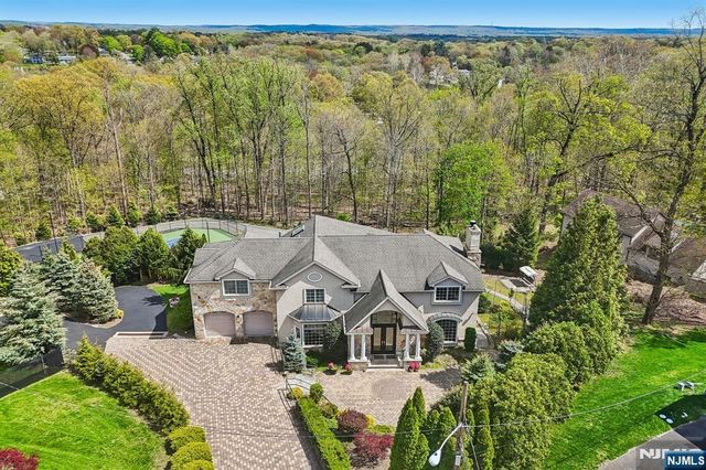 22 Anton Court, Woodcliff Lake, NJ 07677