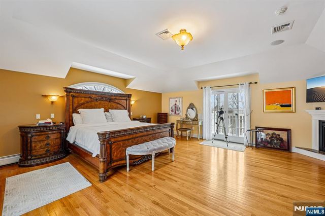 22 Anton Court, Woodcliff Lake, NJ 07677