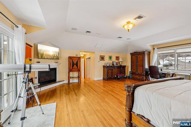 22 Anton Court, Woodcliff Lake, NJ 07677
