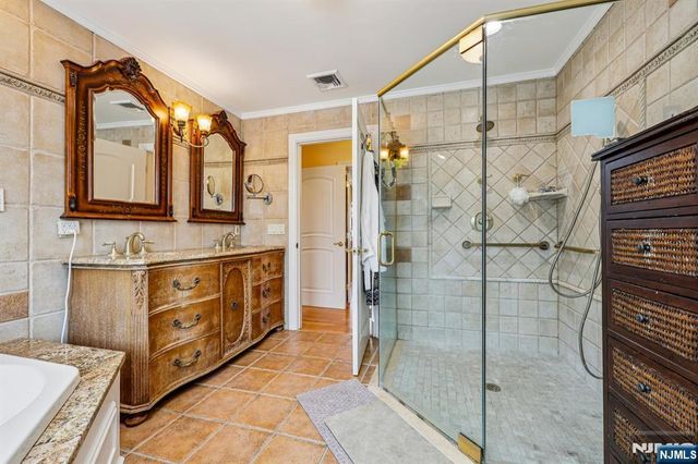 22 Anton Court, Woodcliff Lake, NJ 07677