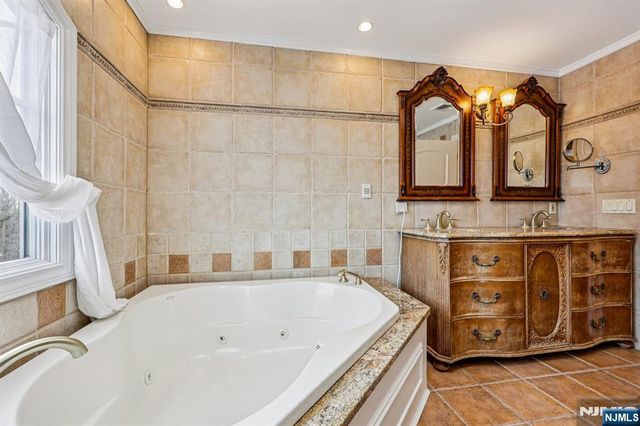 22 Anton Court, Woodcliff Lake, NJ 07677
