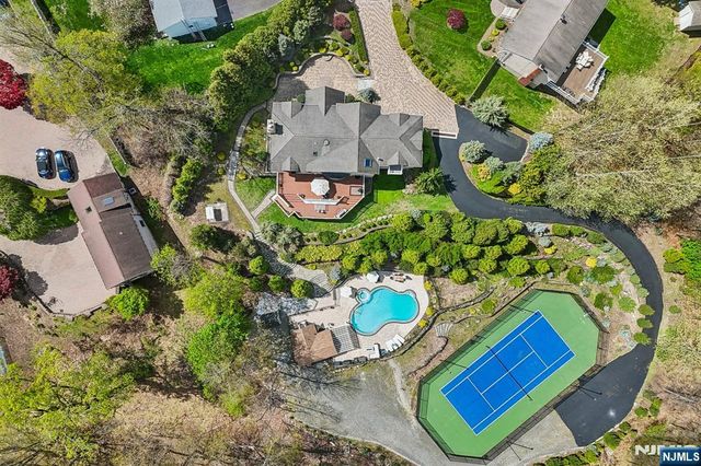 22 Anton Court, Woodcliff Lake, NJ 07677