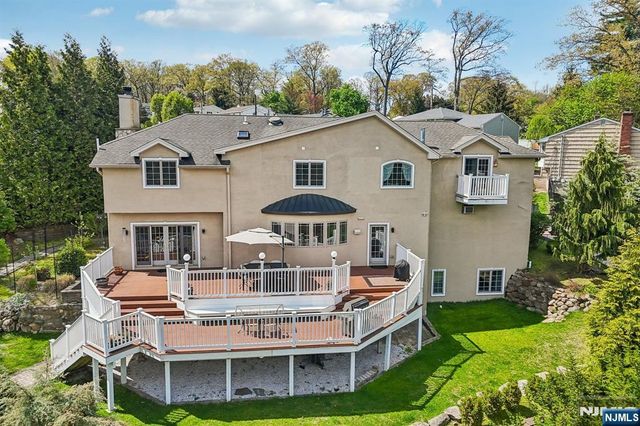 22 Anton Court, Woodcliff Lake, NJ 07677