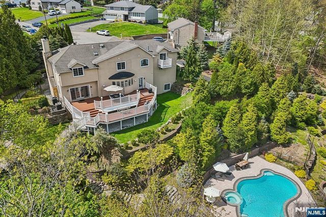 22 Anton Court, Woodcliff Lake, NJ 07677