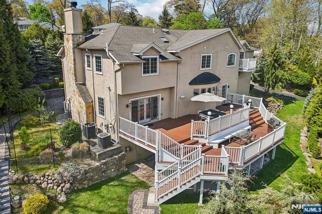 22 Anton Court, Woodcliff Lake, NJ 07677