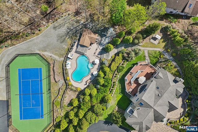 22 Anton Court, Woodcliff Lake, NJ 07677