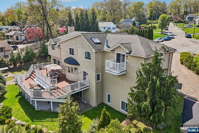 22 Anton Court, Woodcliff Lake, NJ 07677