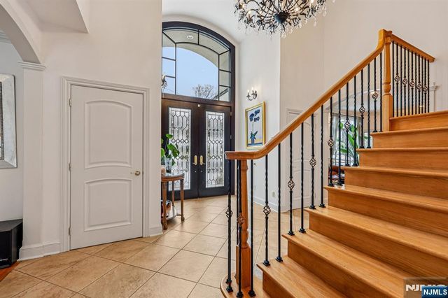 22 Anton Court, Woodcliff Lake, NJ 07677