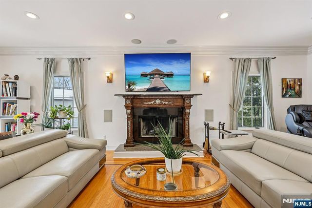 22 Anton Court, Woodcliff Lake, NJ 07677