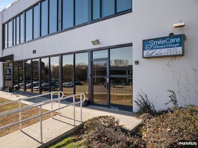 2 Forest Avenue A, Paramus, NJ 07652