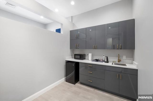 2 Forest Avenue A, Paramus, NJ 07652