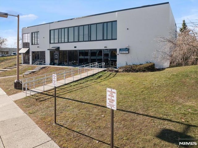 2 Forest Avenue A, Paramus, NJ 07652