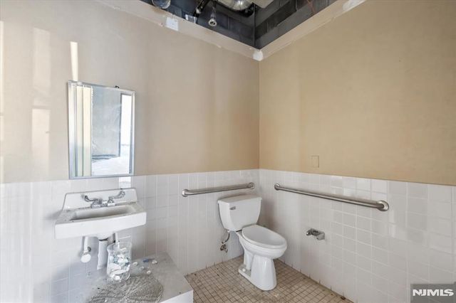 2 Forest Avenue A, Paramus, NJ 07652