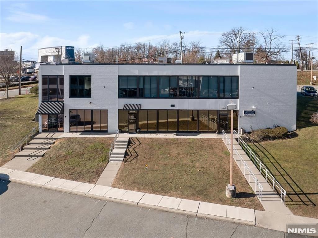 2 Forest Avenue A, Paramus, NJ 07652