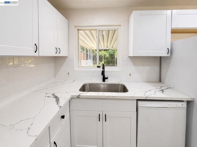 5250 Standish Rd, Sacramento, CA 95820