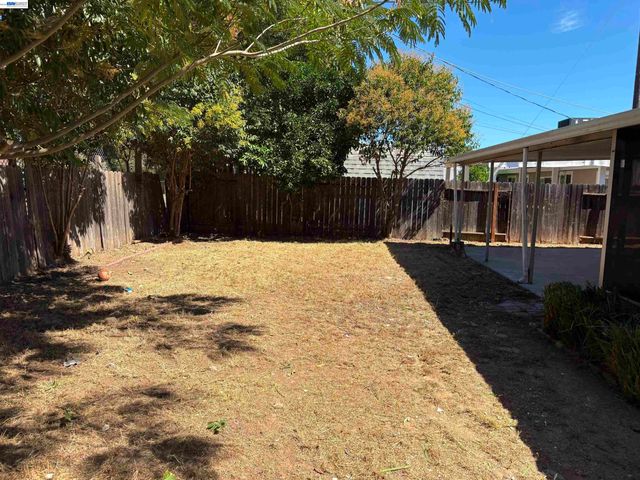 5250 Standish Rd, Sacramento, CA 95820