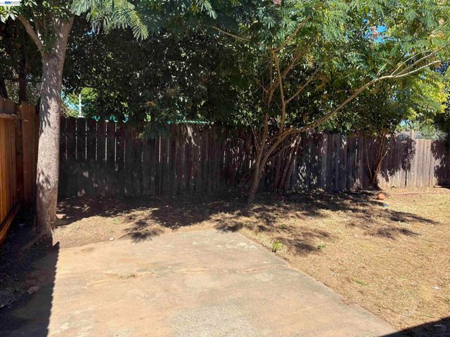 5250 Standish Rd, Sacramento, CA 95820