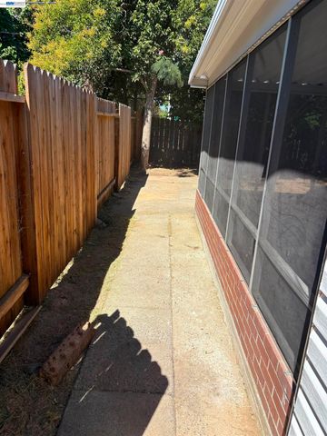 5250 Standish Rd, Sacramento, CA 95820