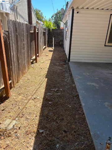 5250 Standish Rd, Sacramento, CA 95820