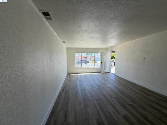 5250 Standish Rd, Sacramento, CA 95820