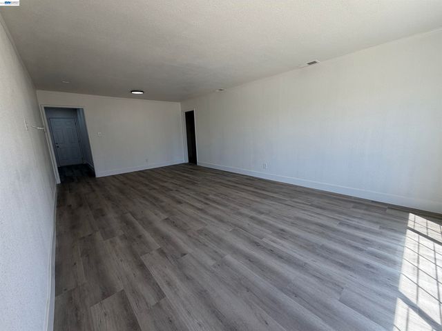 5250 Standish Rd, Sacramento, CA 95820