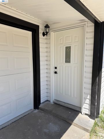 5250 Standish Rd, Sacramento, CA 95820