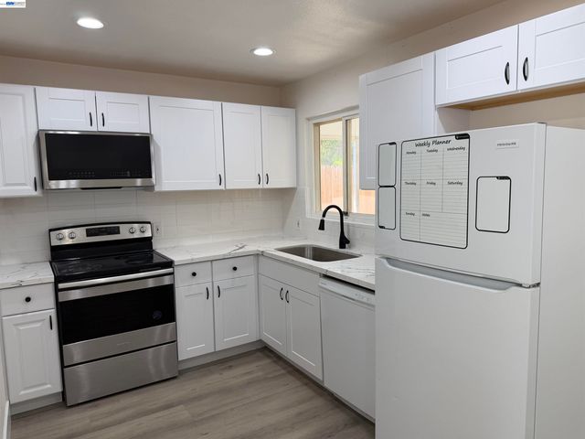 5250 Standish Rd, Sacramento, CA 95820